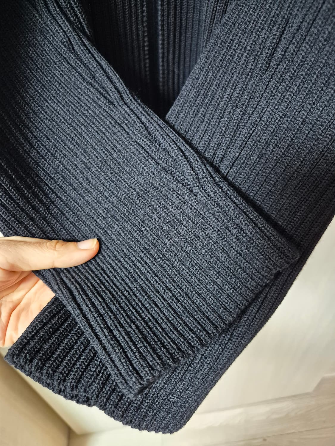 (정품)  보테가베네타 하이넥  니트 집업 M  21년 상품이미지8