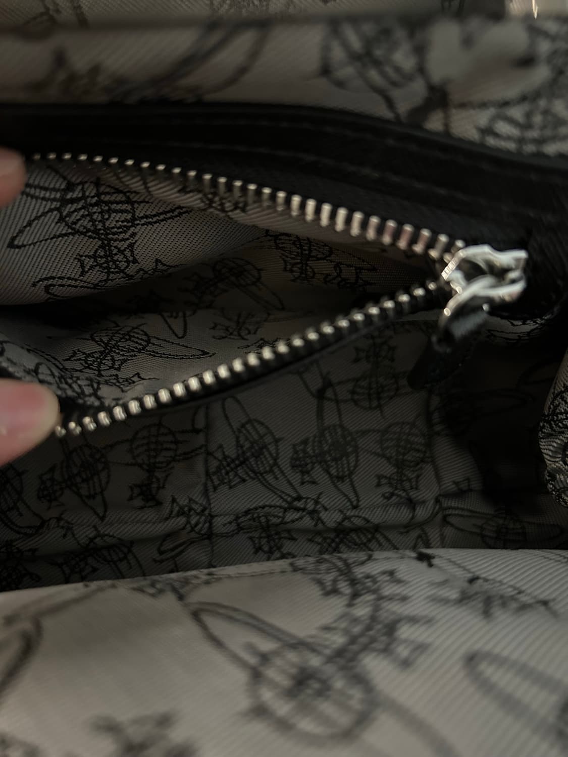 비비안 그래니 프레임 펄스 하트 오브 크로스백 (빨간하트) 팝니다. 상품이미지5