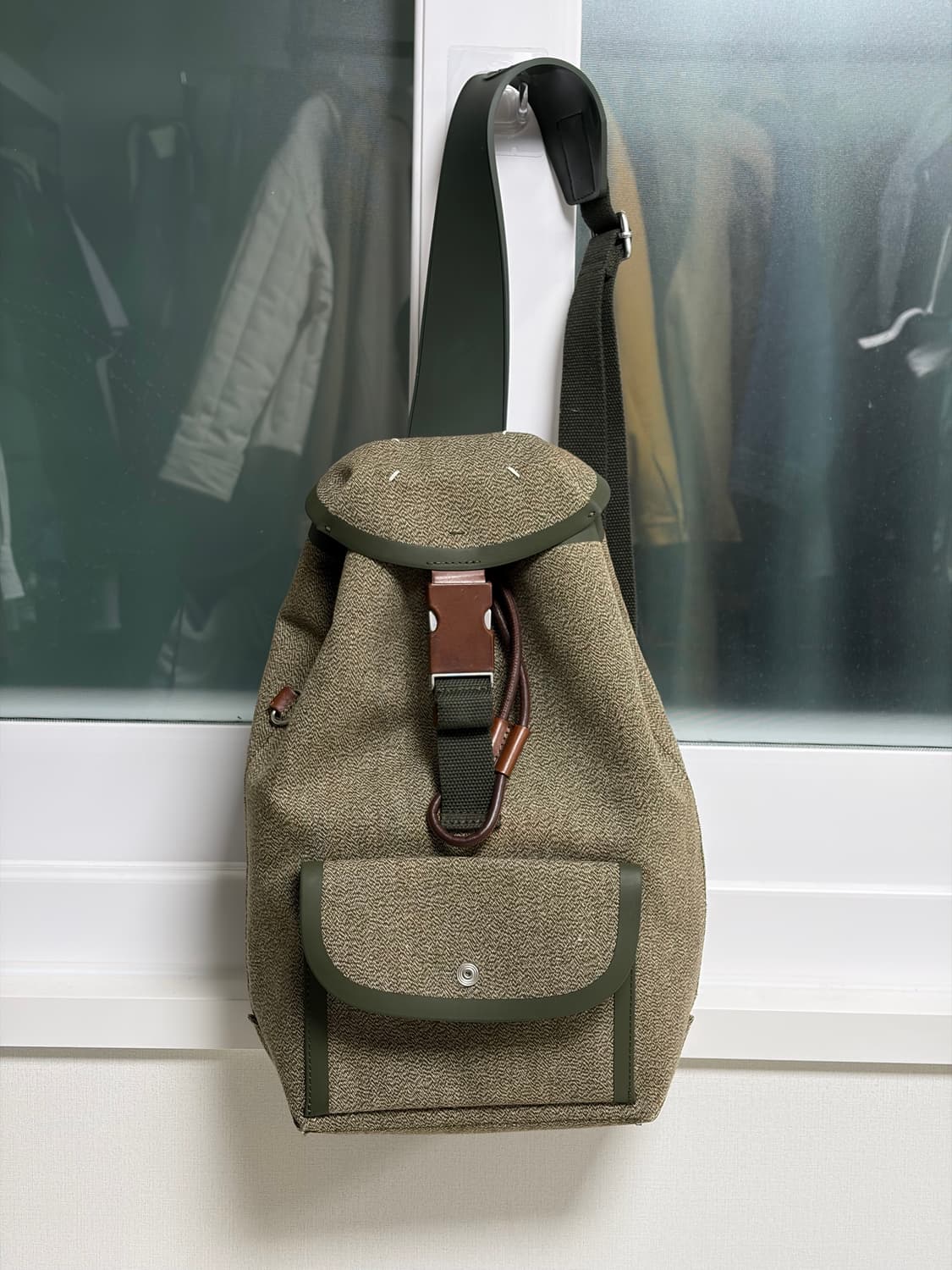 메종 마르지엘라  드로스트링 푸시락 플랩 백팩 상품이미지4