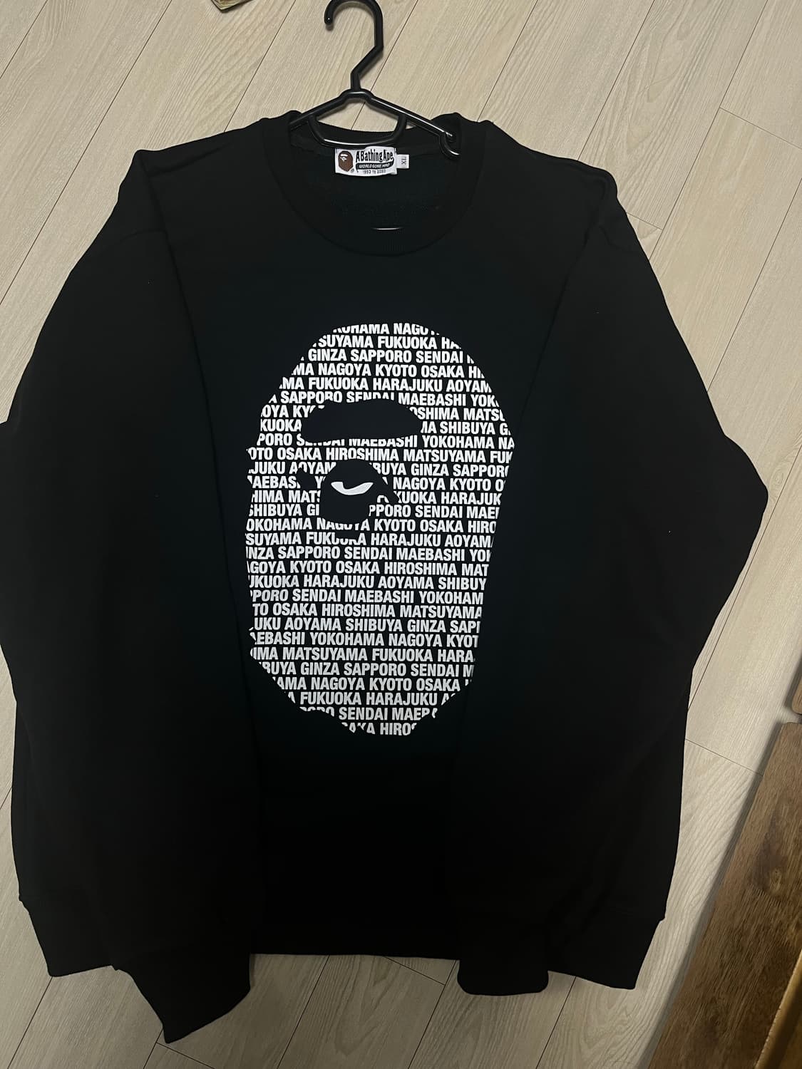 베이프 빅 헤드 레터링 맨투맨 상품이미지1