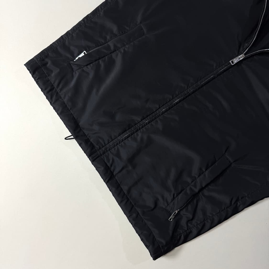 [L/당일출고]프라다 삼각로고 바람막이 상품이미지4