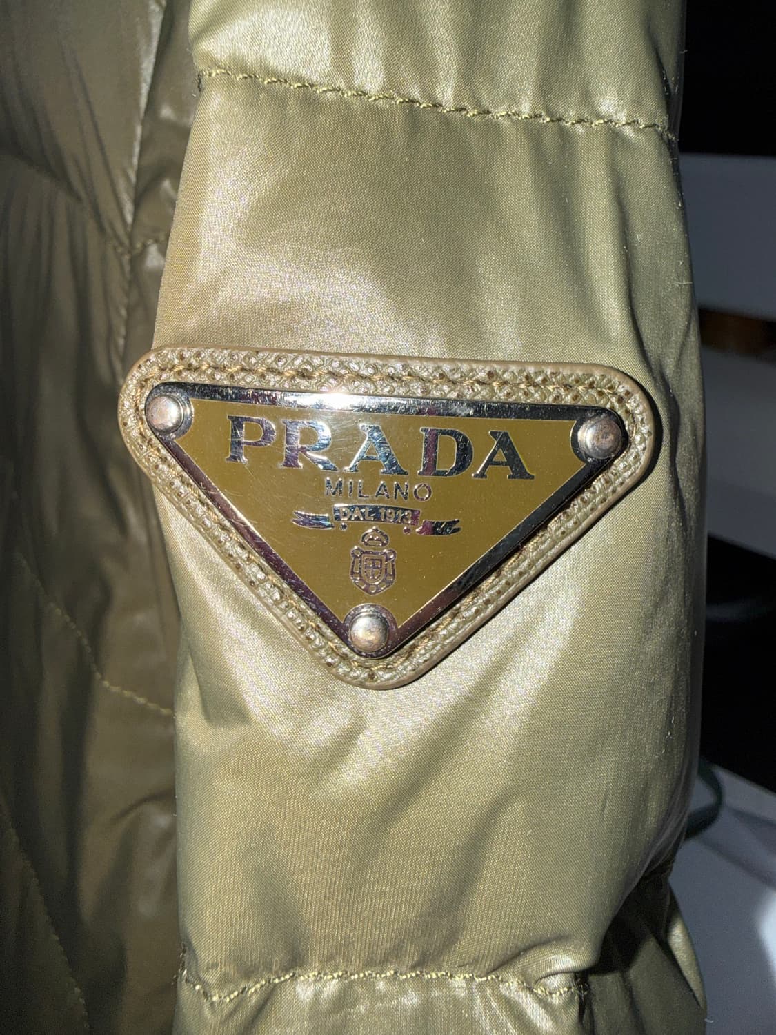 [48] 프라다 경랑패딩 카키 상품이미지1