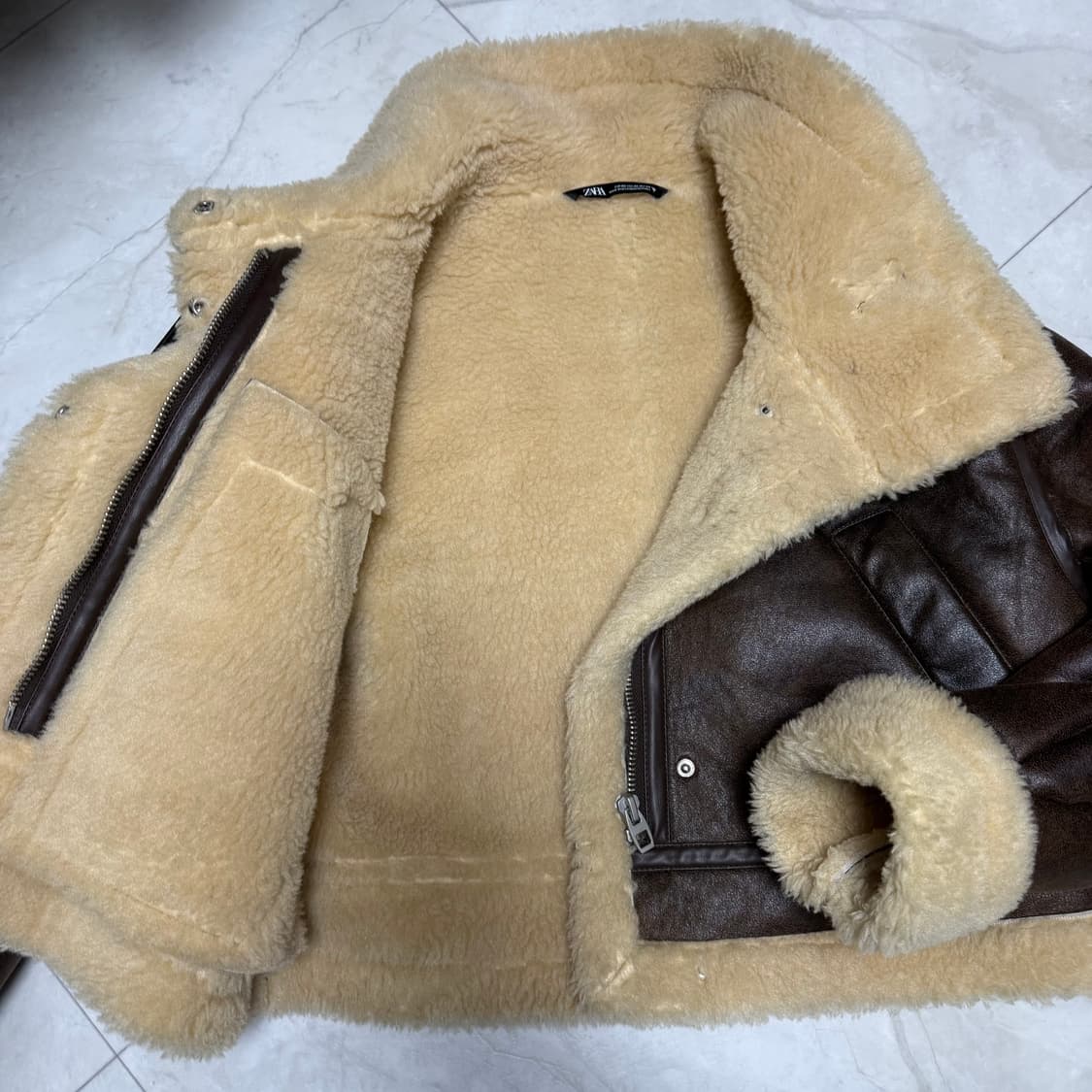 자라 크롭 무스탕 xs 상품이미지5