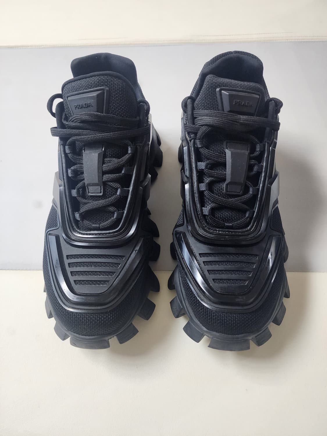 프라다 클라우드버스터 썬더 블랙 색상 6.5 상품이미지1