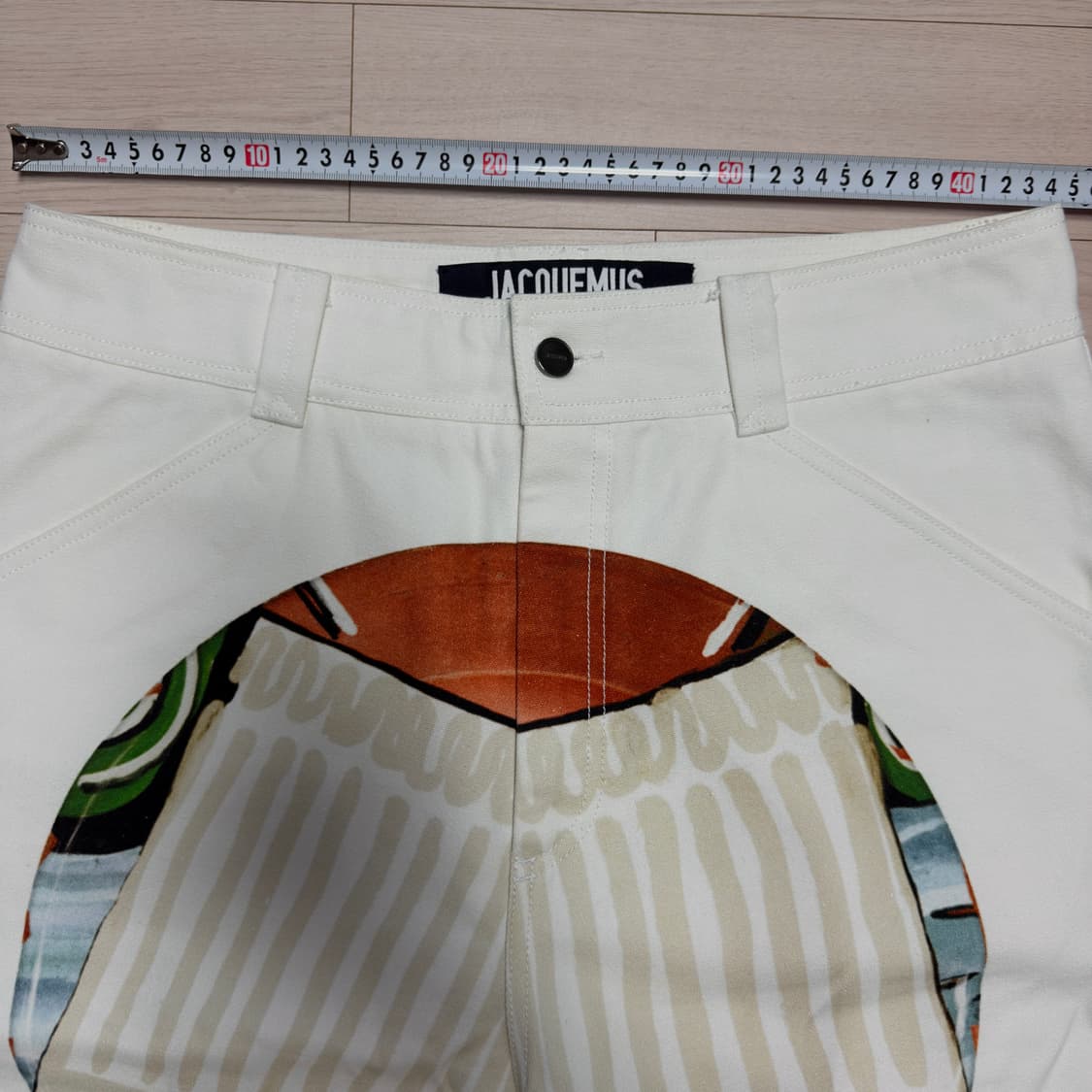 JACQUEMUS 자크뮈스 자수 버뮤다 팬츠 오프화이트 컬러 상품이미지4
