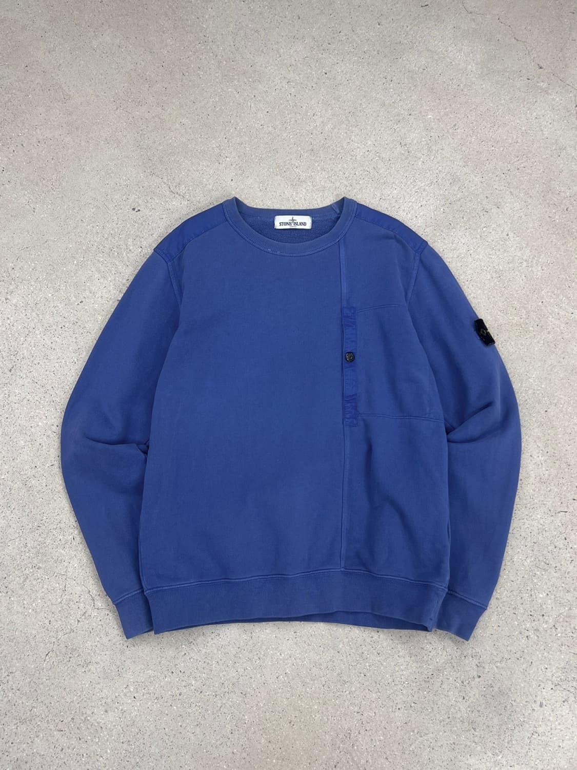 스톤아일랜드 와펜 블루 포켓 맨투맨 상품이미지2