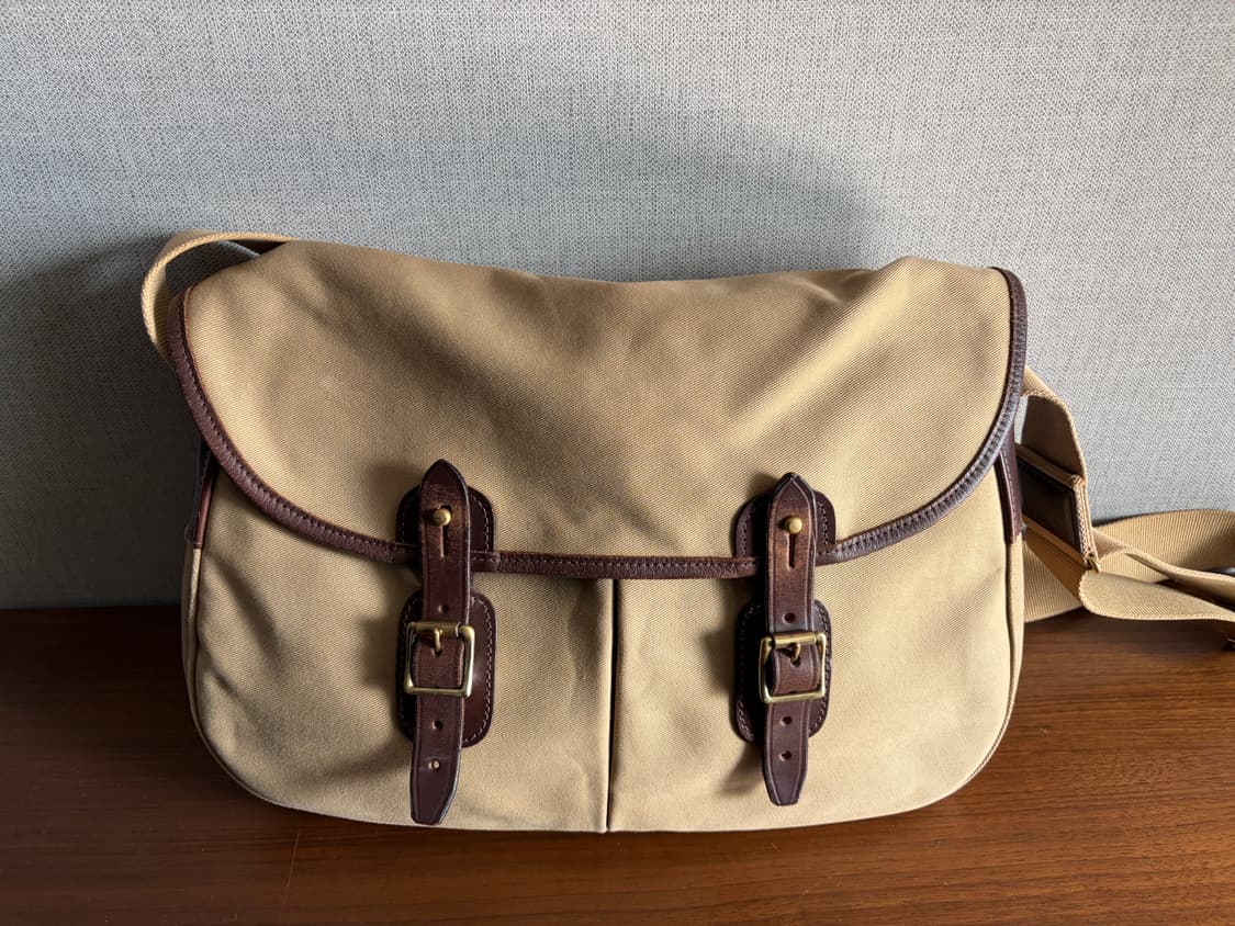 브래디백 아리엘 라지 카키 색상 상품이미지1