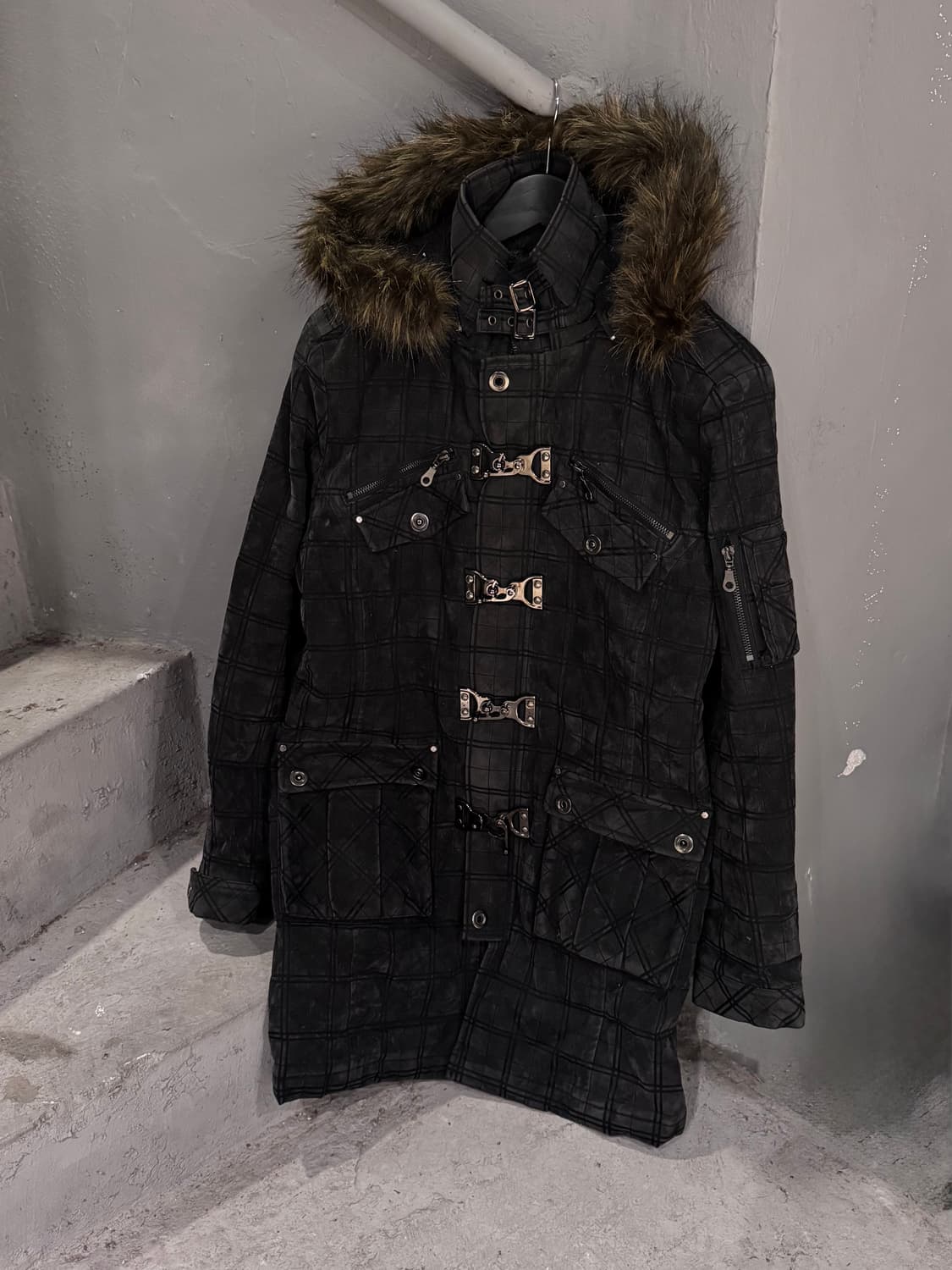 In The Attic 체크 패턴 버클디테일 퍼 후드자켓  상품이미지1