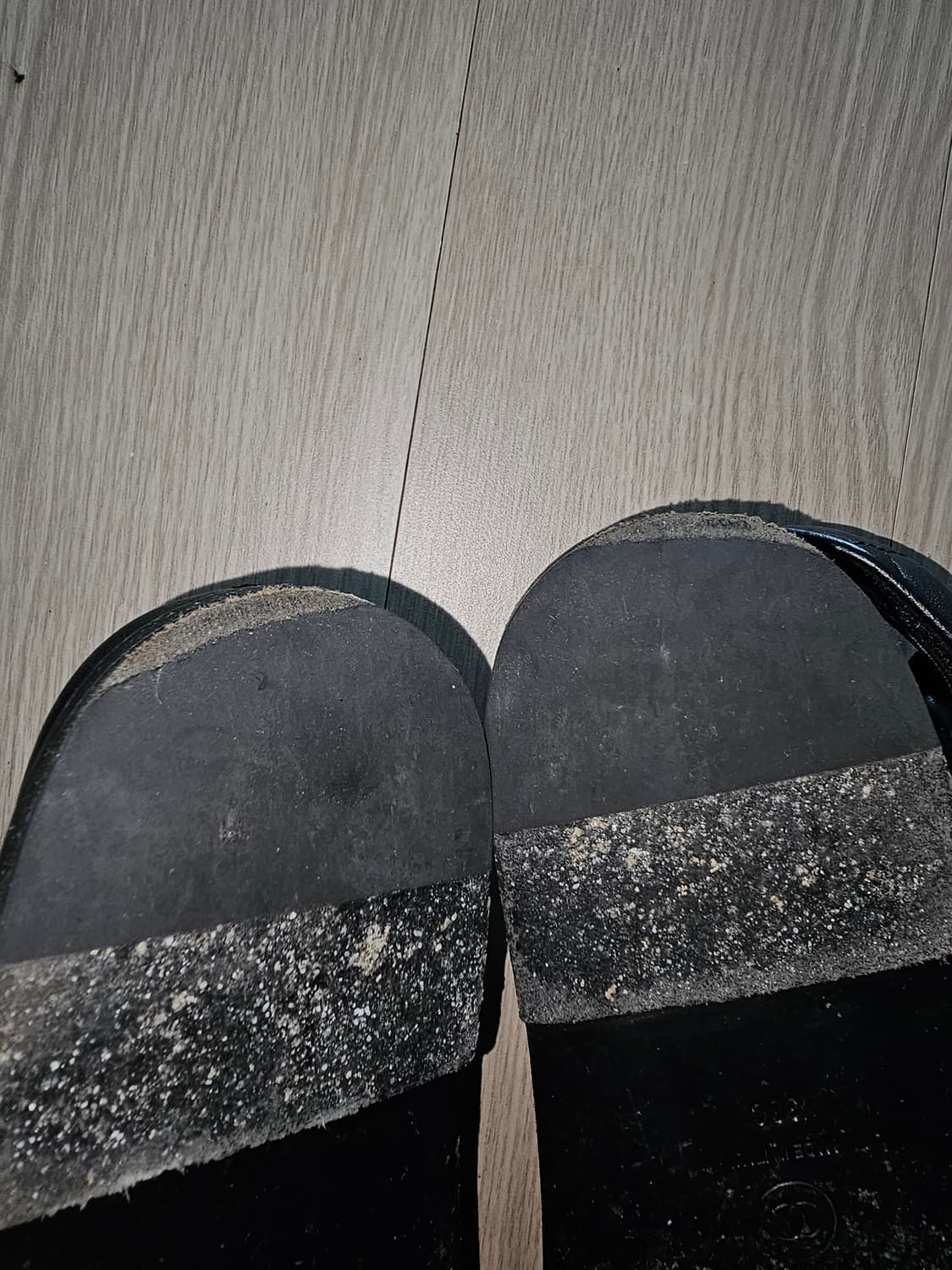 샤넬 벨크로 퀄팅 가죽 샌들(일부하자) 상품이미지8