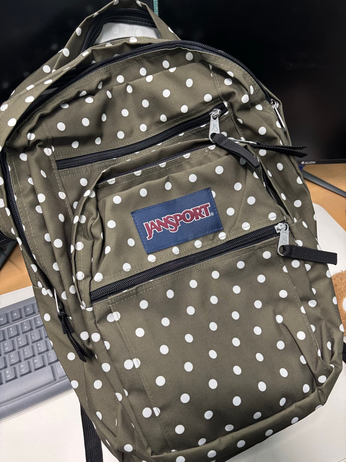 (새상품)잔스포츠 도트 카키백팩 상품이미지1