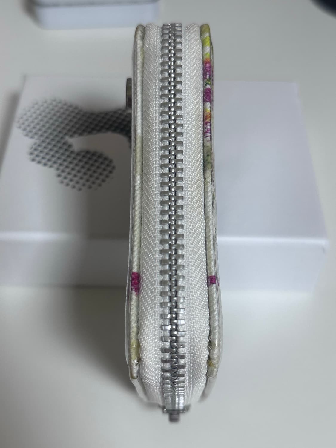 더뮤지엄비지터 반지갑 상품이미지5