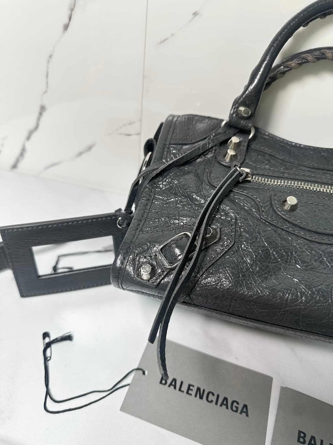 [A+ 정품] 발렌시아가 시티 모터백 미니 다크그레이 상품이미지2