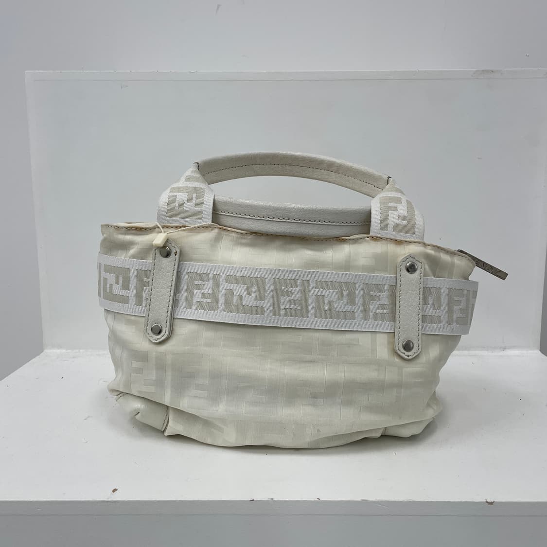 펜디 FF 로고 화이트 나일론 미니 토트백 상품이미지3