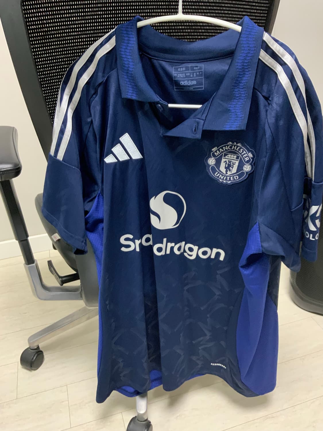 2425 맨유 유니폼 XXL 판매합니다 상품이미지1