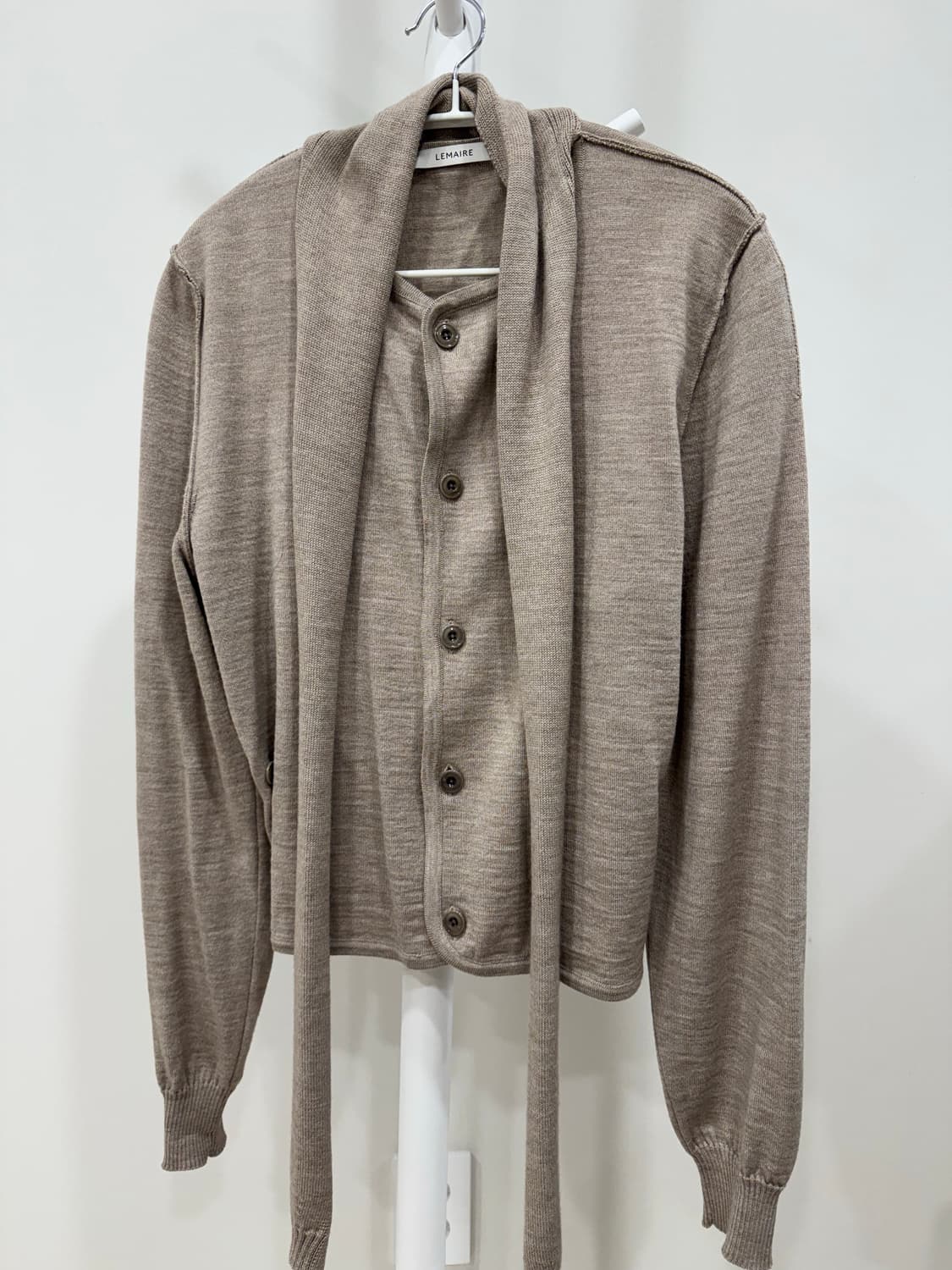 르메르 트위스트 스카프 가디건 상품이미지1