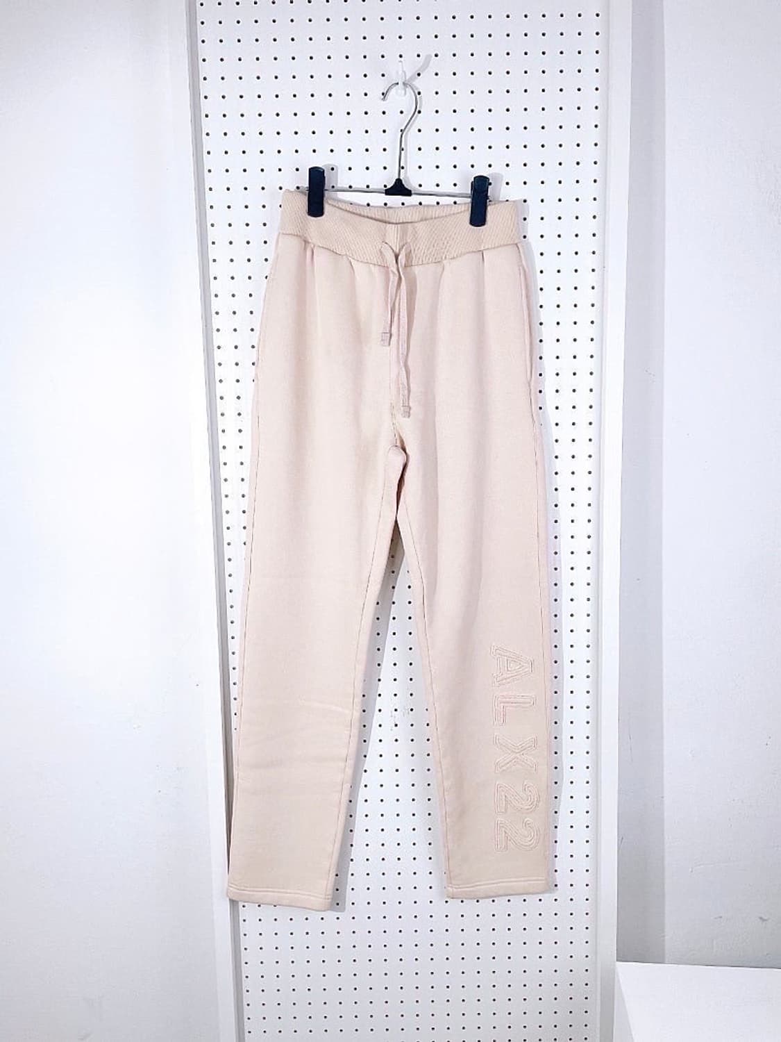 (정품/새상품) 알릭스 공용 베이지 로고 패치 기모 스웻팬츠 상품이미지1