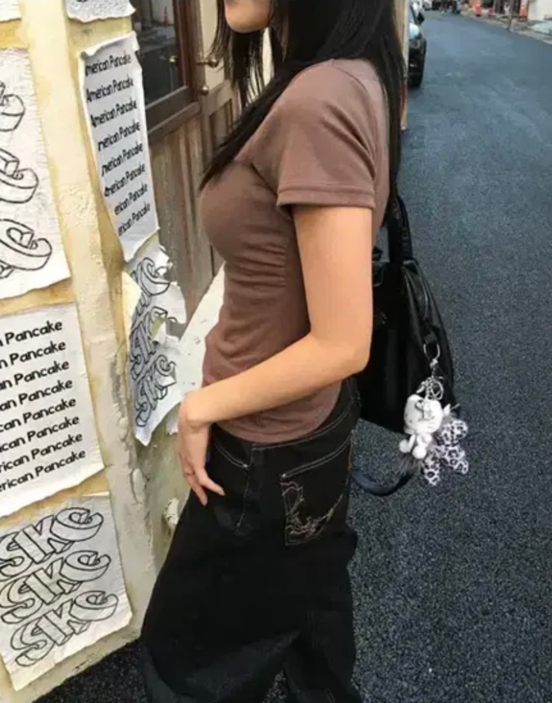 키비논 옆셔링 브이넥 반팔티 브라운 기본티 에이블리 블랙업 애니원모어 상품이미지4