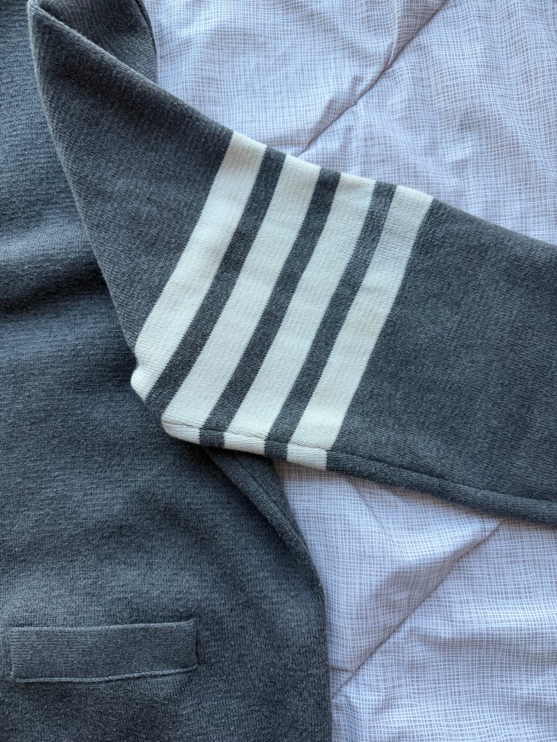 톰브라운 밀라노스티치 가디건 미드그레이 2사이즈 정품 상품이미지3