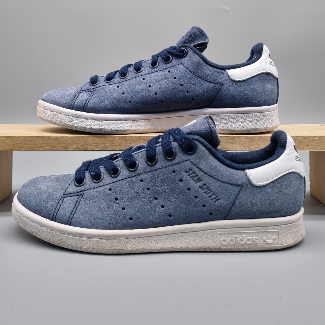 아디다스 스탠스미스 스웨이드 스니커즈235 상품이미지1