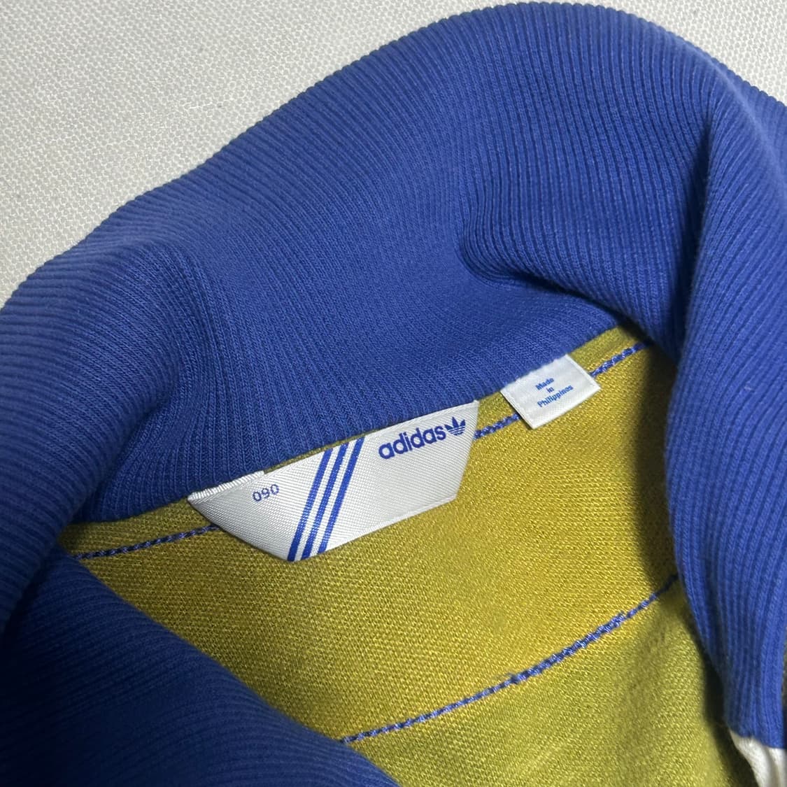 90 아디다스 여성용 화이트 블루 카키 배색 트랙탑 상품이미지4