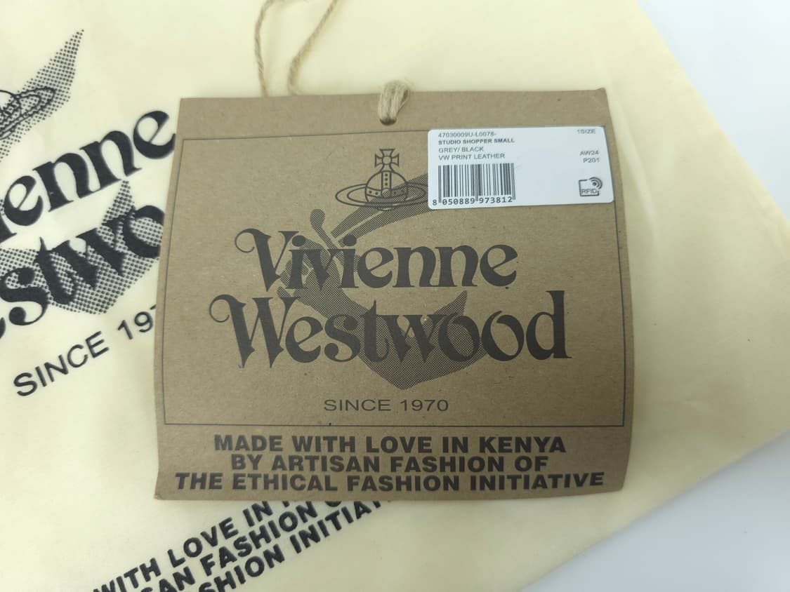 비비안웨스트우드 스튜디오 소가죽 쇼퍼 토트백 크로스백 그레이
 상품이미지10