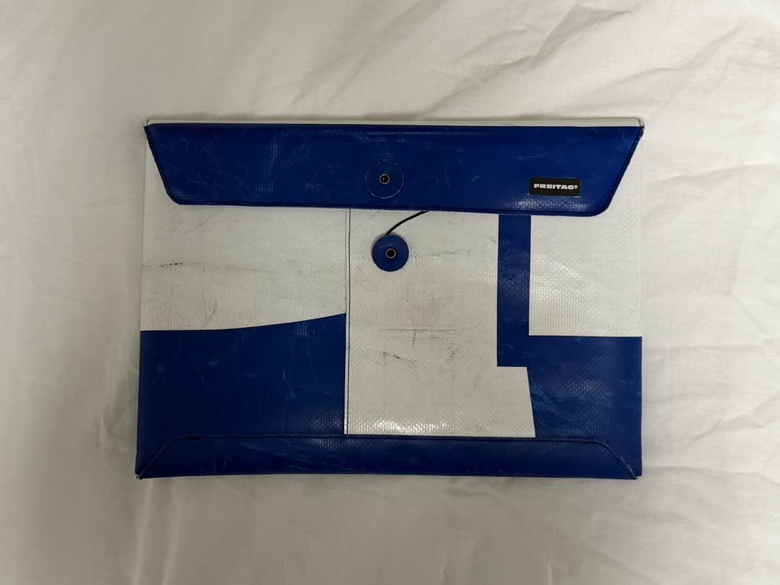 프라이탁 F411 노트북파우치 SLEEVE FOR LAPTOP 13/14 상품이미지1