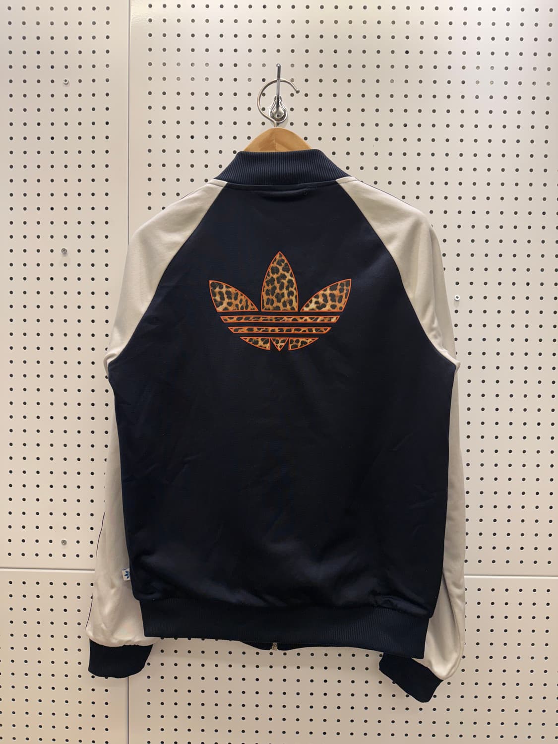 아디다스 레오파드 트레포일 빅로고 크롭 트랙탑 져지 U119 상품이미지3