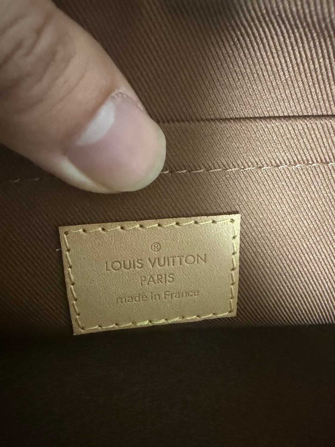 루이비통 에튀보야주 MM 클러치 완전 풀구성 상태굳 판매합니다 상품이미지3