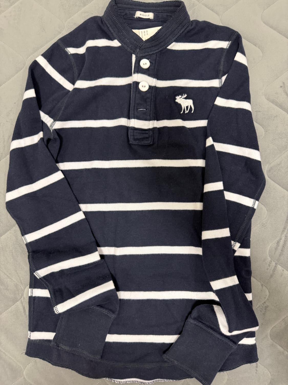 아베크롬비  스트라이프  새상품 인데  보관  미스  엄청  조금  흠? 상품이미지1