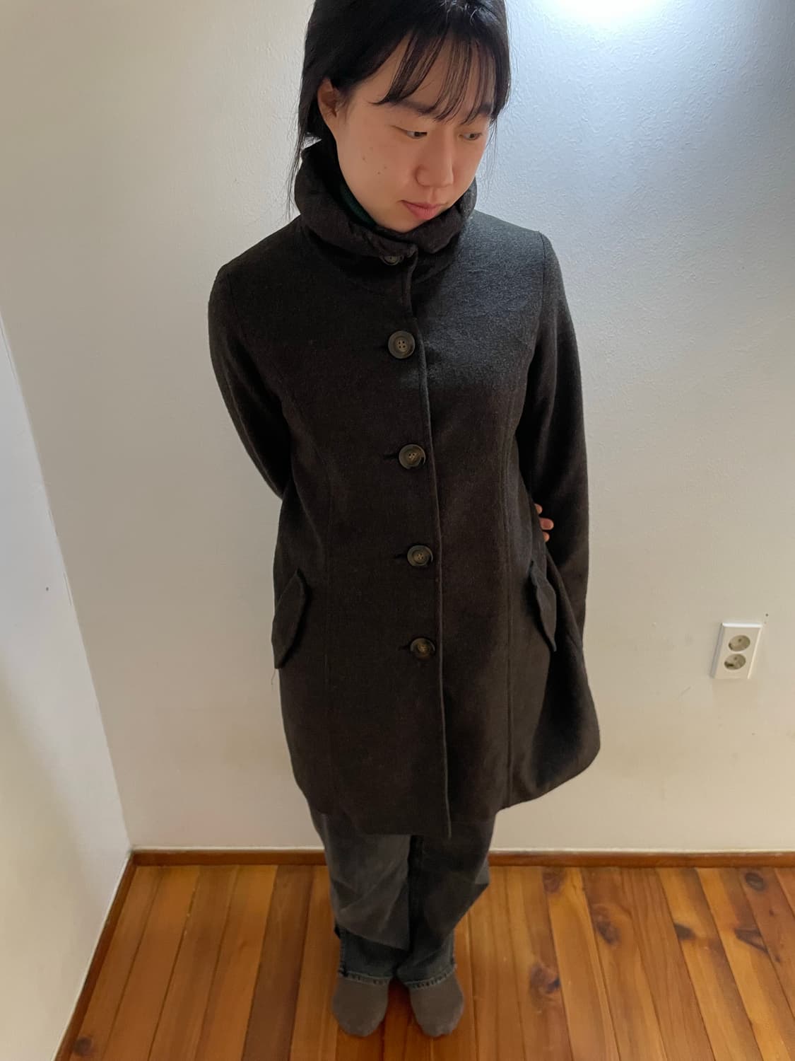 브라운 넥라인 코트 상품이미지1