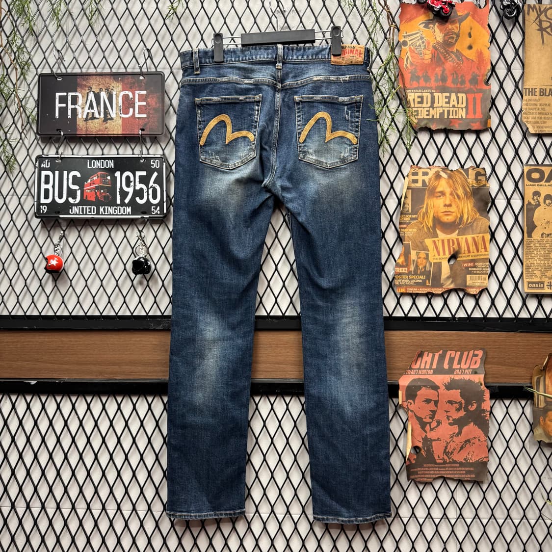 에비수 슬림핏 워싱 데님 팬츠 후면 갈매기 로고 포인트 중청 상품이미지1