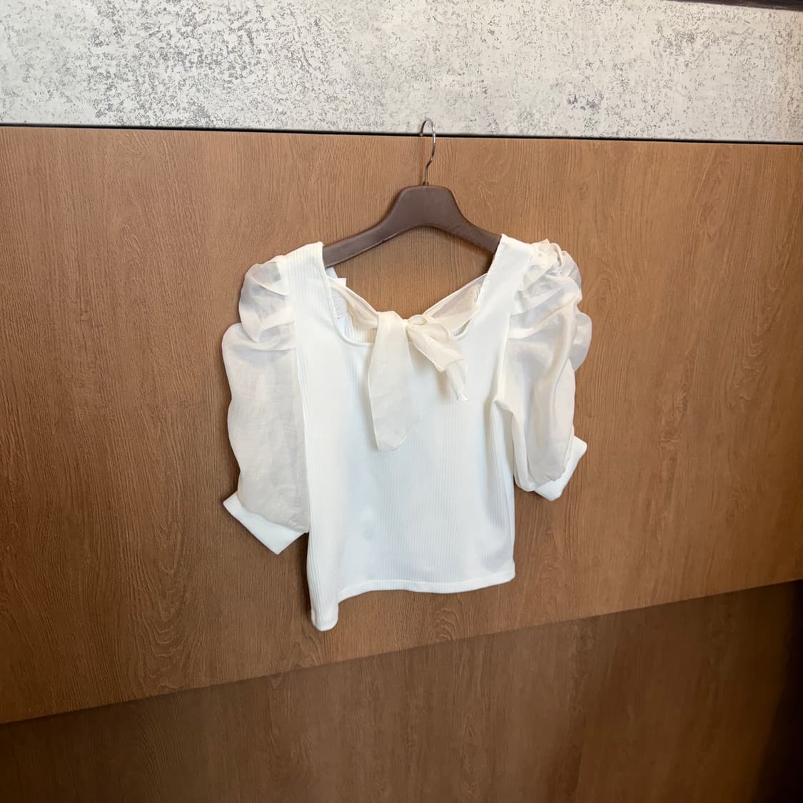 빈티지 스퀘어넥 니트 블라우스 시스루 퍼프 소매 배색 타이 스트랩 화이트 상품이미지2