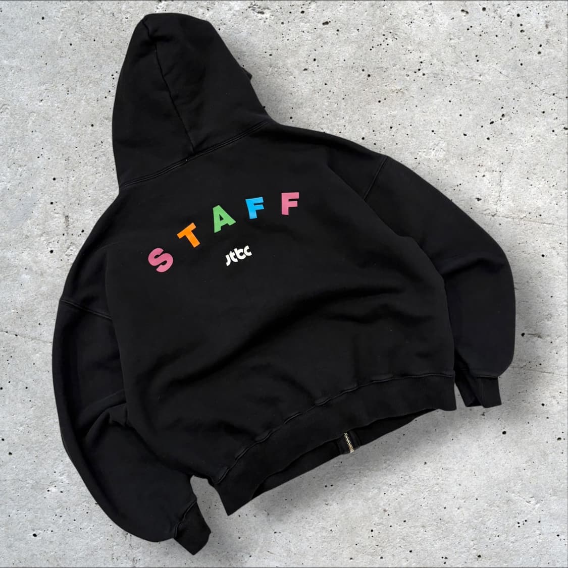 [L] 아이앱스튜디오 x JTBC 스태프 후드집업 블랙 D481 상품이미지1