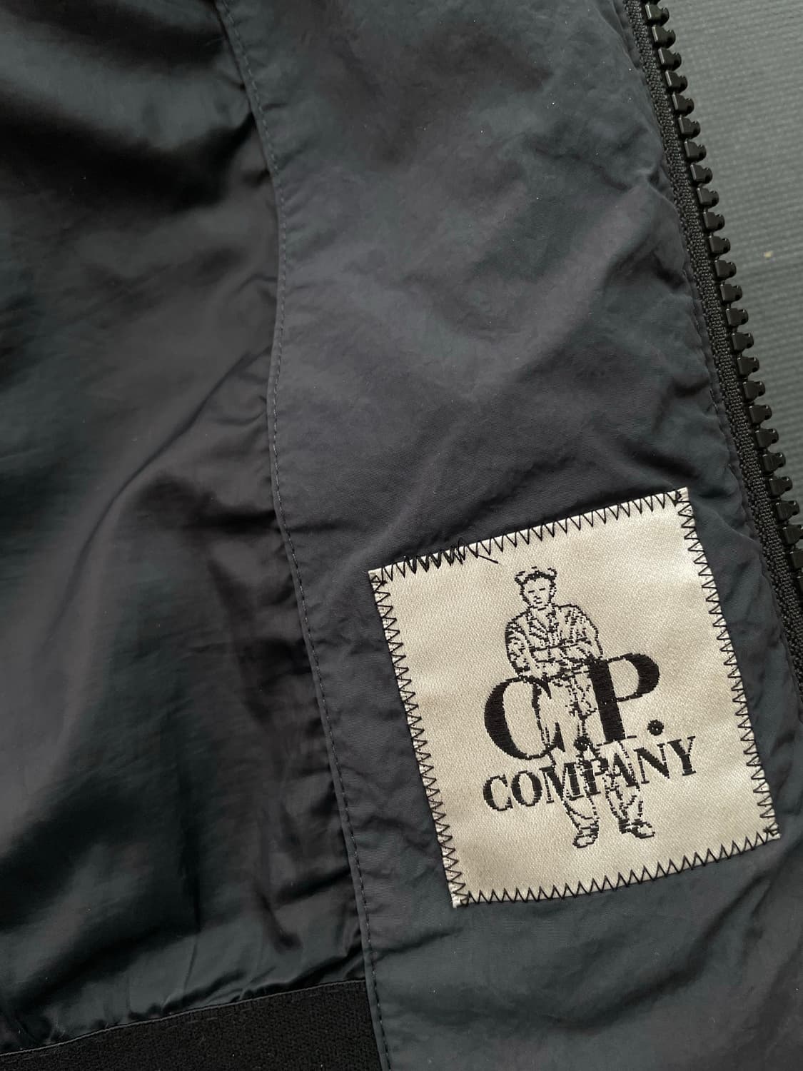 씨피컴퍼니 고글 조끼 패딩 105(100 가능) 상품이미지4