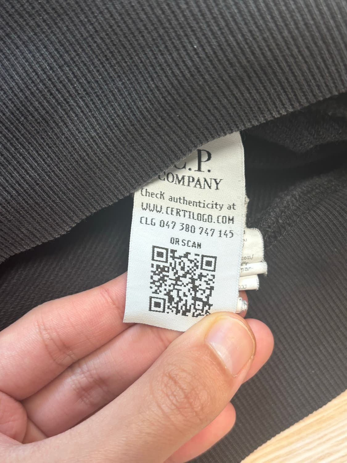 CP컴퍼니 렌즈 맨투맨 XL 상품이미지3