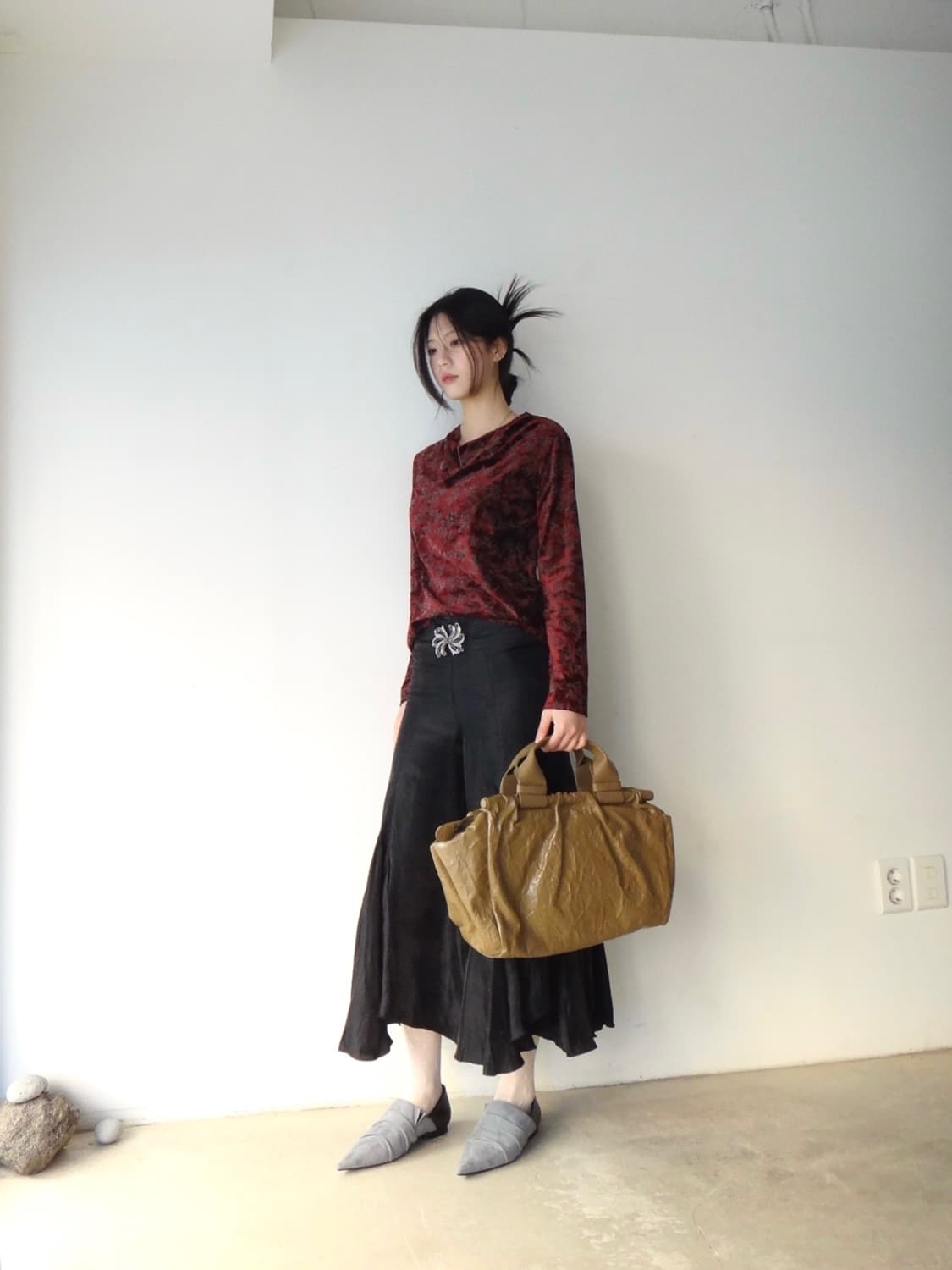 CALVIN KLEIN dumpling gloosy bag / musta 상품이미지6