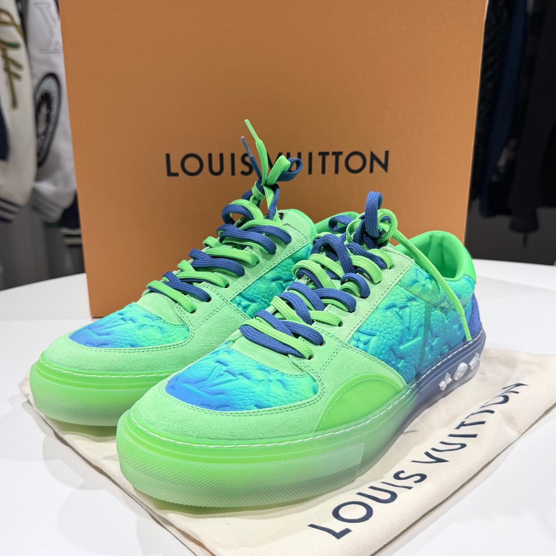 (A+/8) / 루이비통 LV 올리 리슐리외 스니커즈 네온 컬러 로즈 상품이미지1