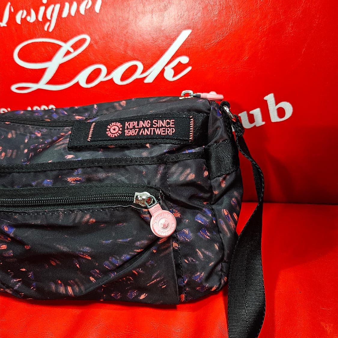 키플링(KIPLING) 핑크 몽키 레인보우 페인팅 크로스백  상품이미지3