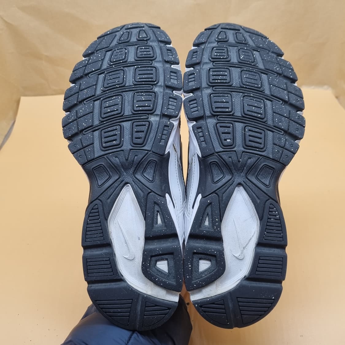 나이키 이니시에이터 화이트 운동화250  상품이미지3