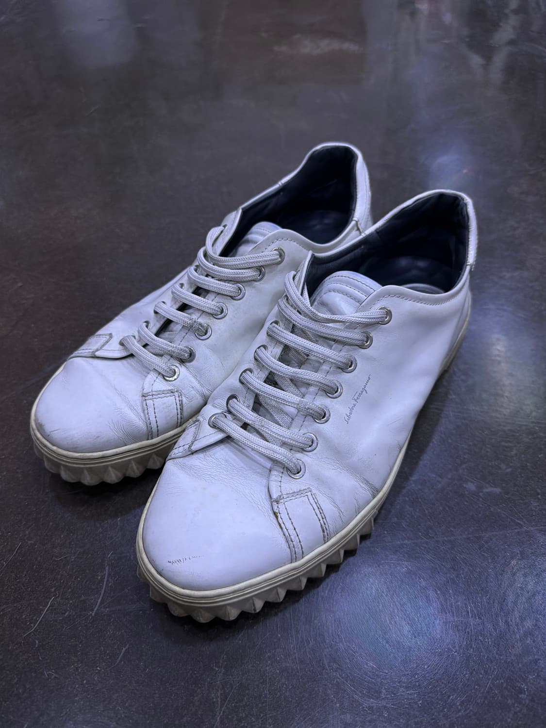 살바토레 페라가모 큐브 화이트 스니커즈 7 사이즈 260 상품이미지1