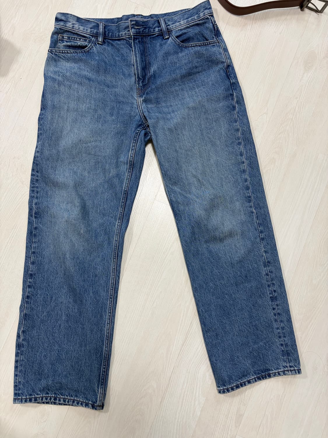 유니클로 JW앤더슨 스트레이트진 상품이미지1