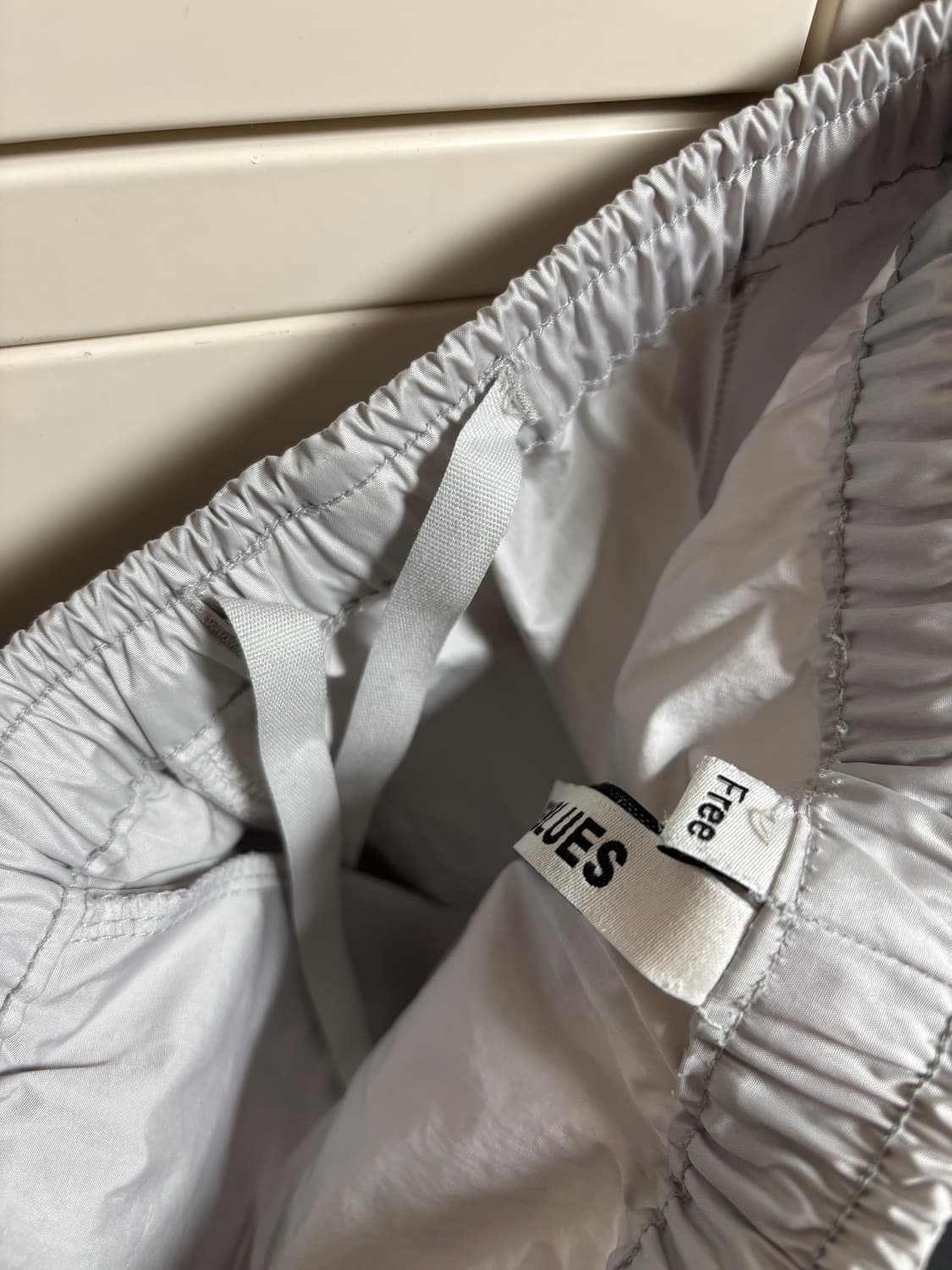 ENZOBLUES 글로시 밴딩 쇼츠 실버 (Free) 상품이미지5