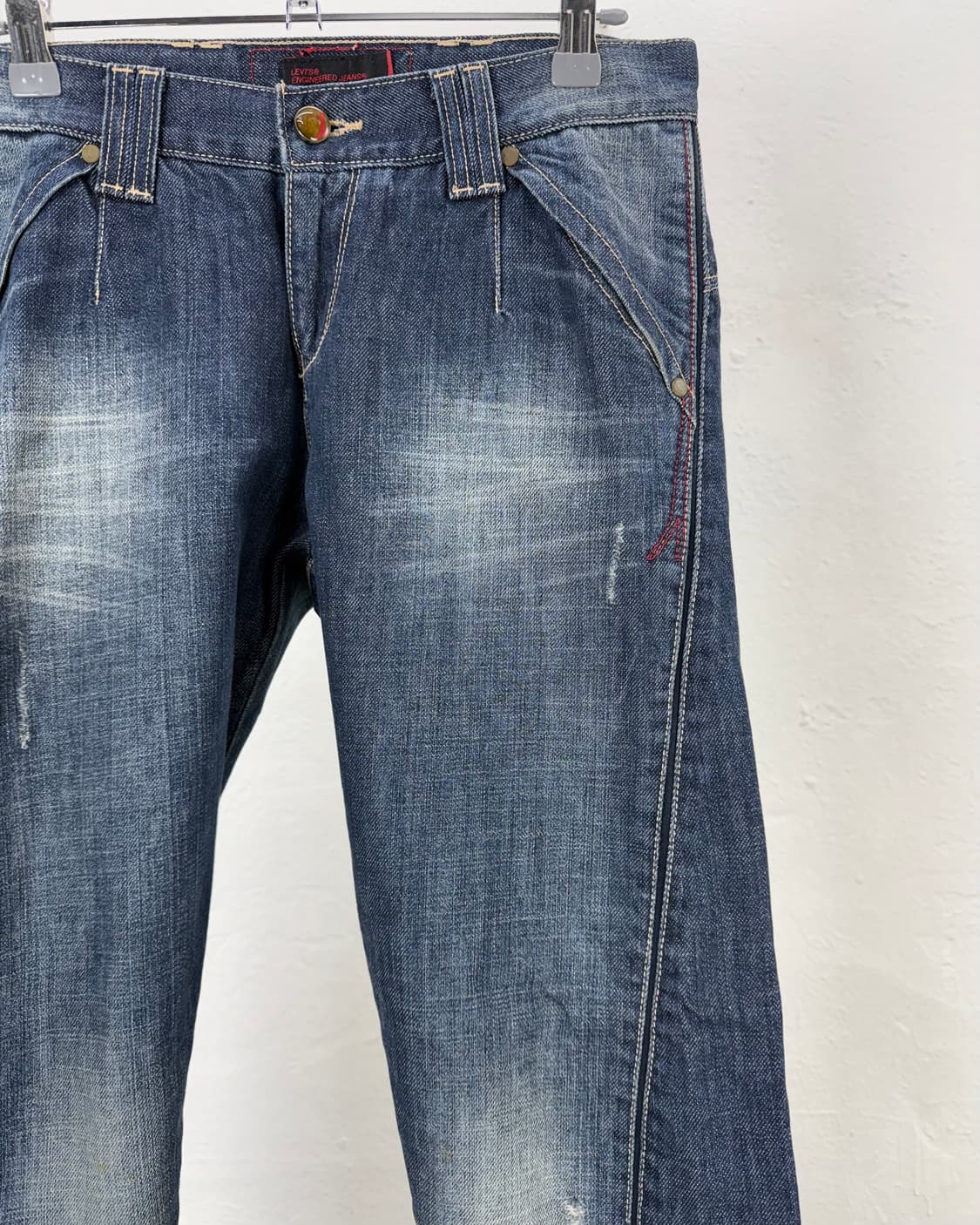 리바이스 엔지니어드 워싱 레그 트위스트 데님 팬츠 상품이미지3