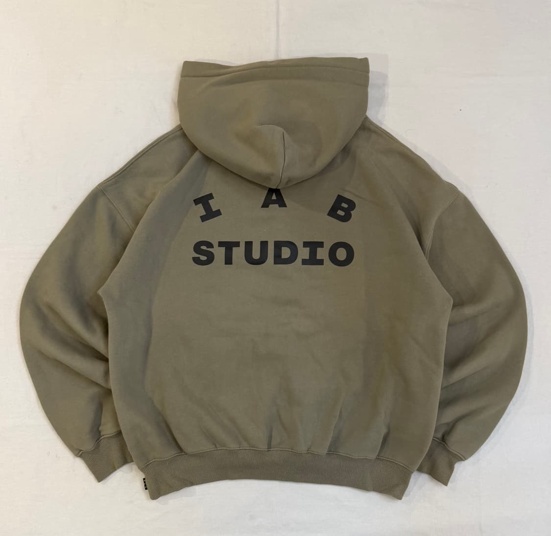 아이앱 스튜디오 후드티 카키 올리브 상품이미지1
