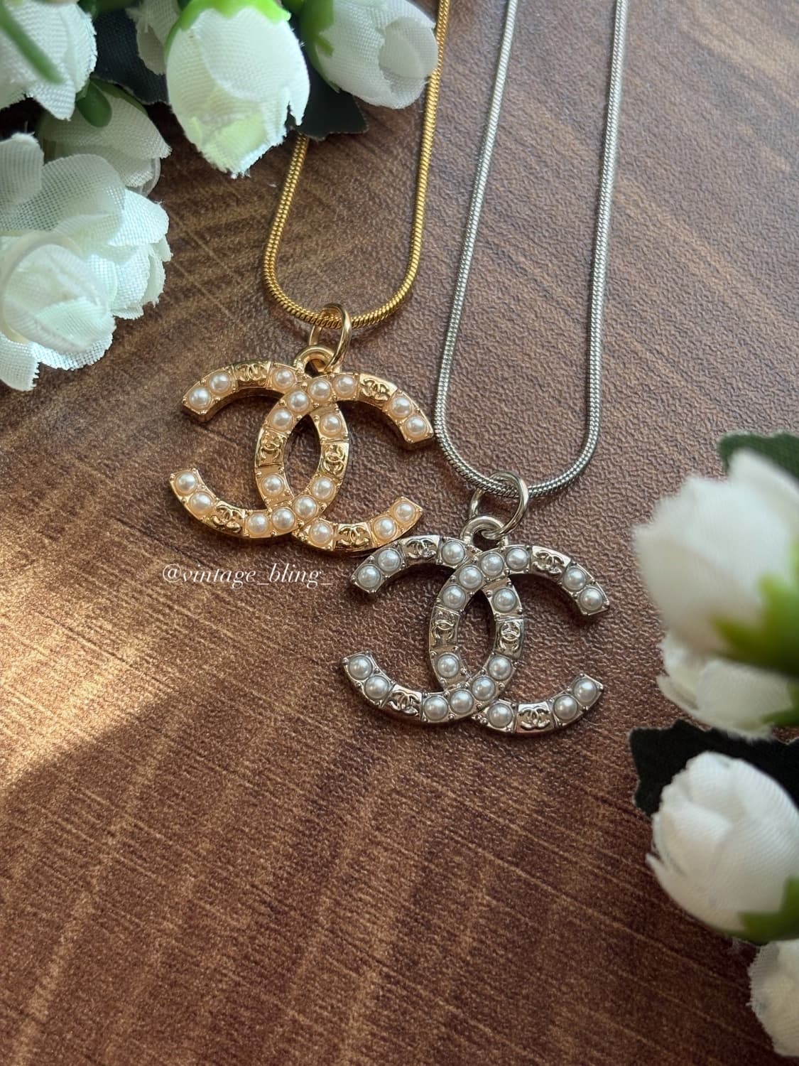 샤넬 진주 쁘띠 로고 디테일 스네이크 목걸이 상품이미지1