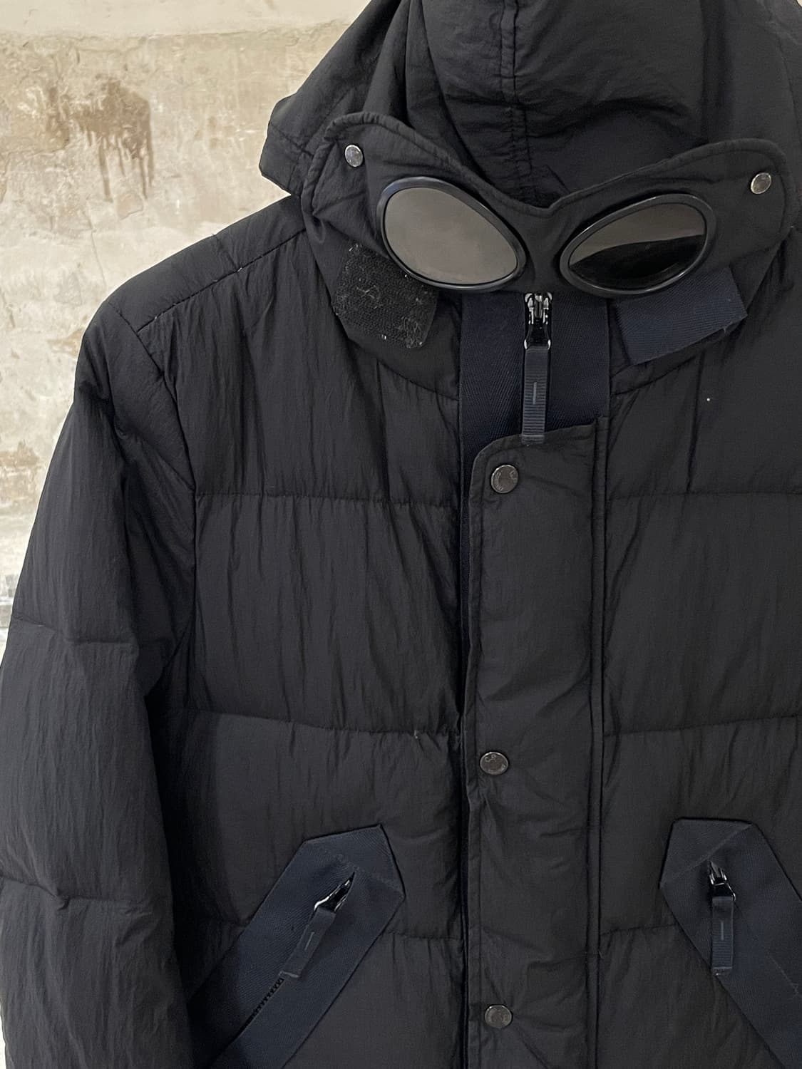 씨피컴퍼니 블랙 고글 다운 자켓 상품이미지2