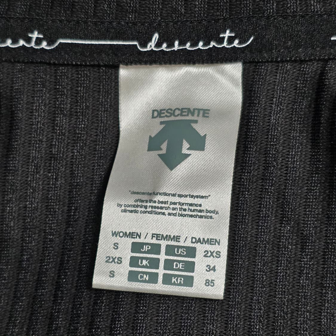 1794 [데상트] 골지 블랙 텍스쳐 후드집업 s 상품이미지6