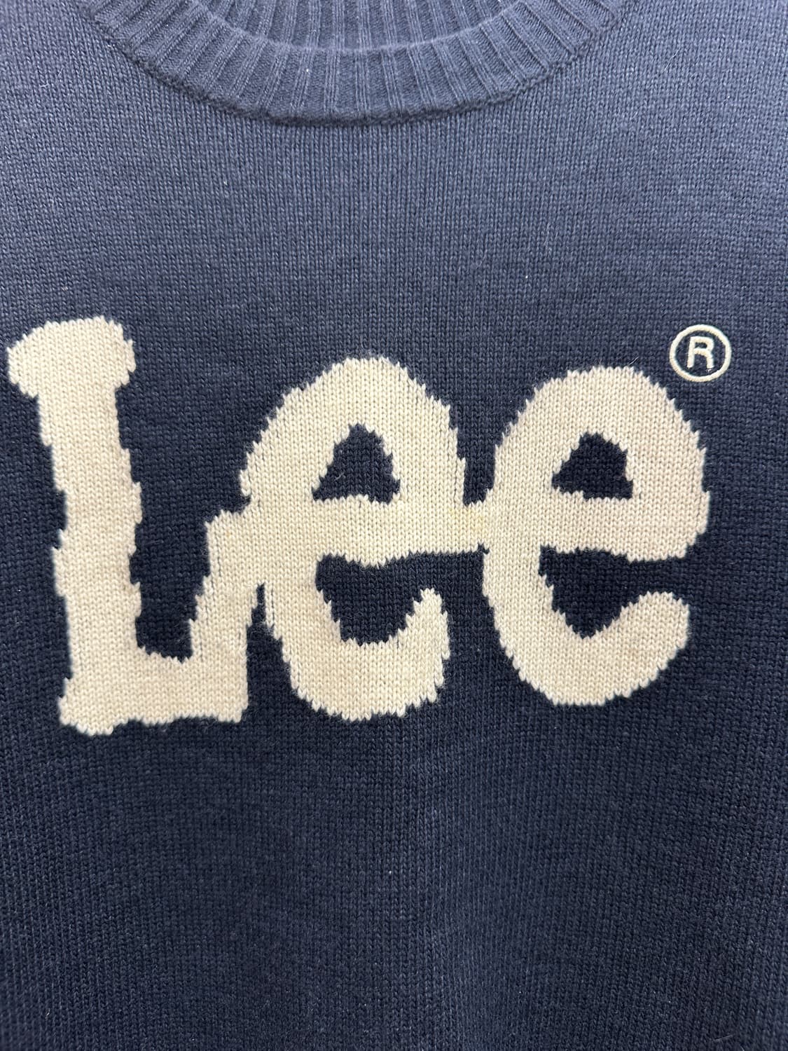LEE 브랜드의 네이비 색상 니트 상품이미지3