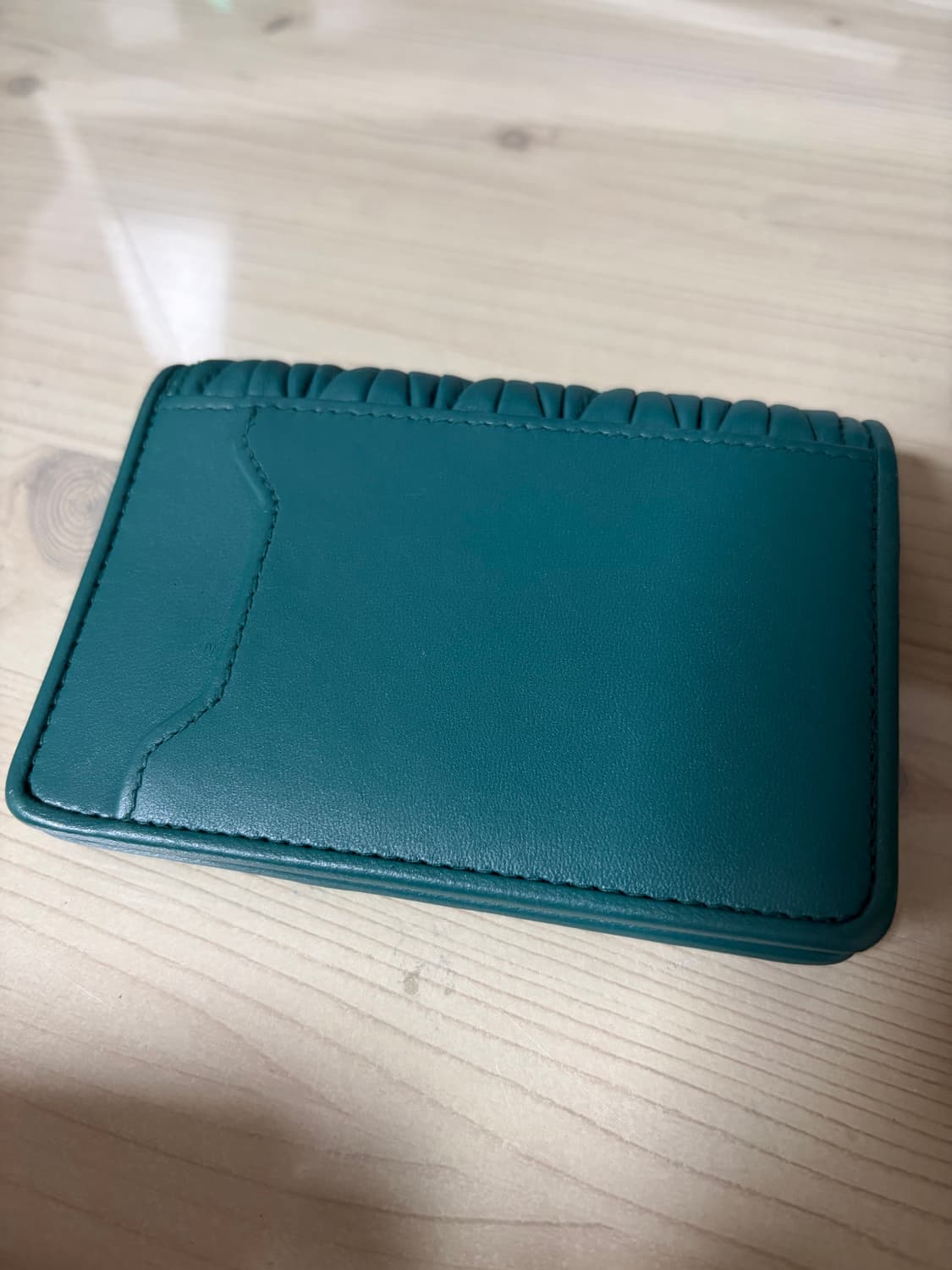 미우미우 마태라쎄 나파 레더 카드 반지갑 세이지 그린 상품이미지2