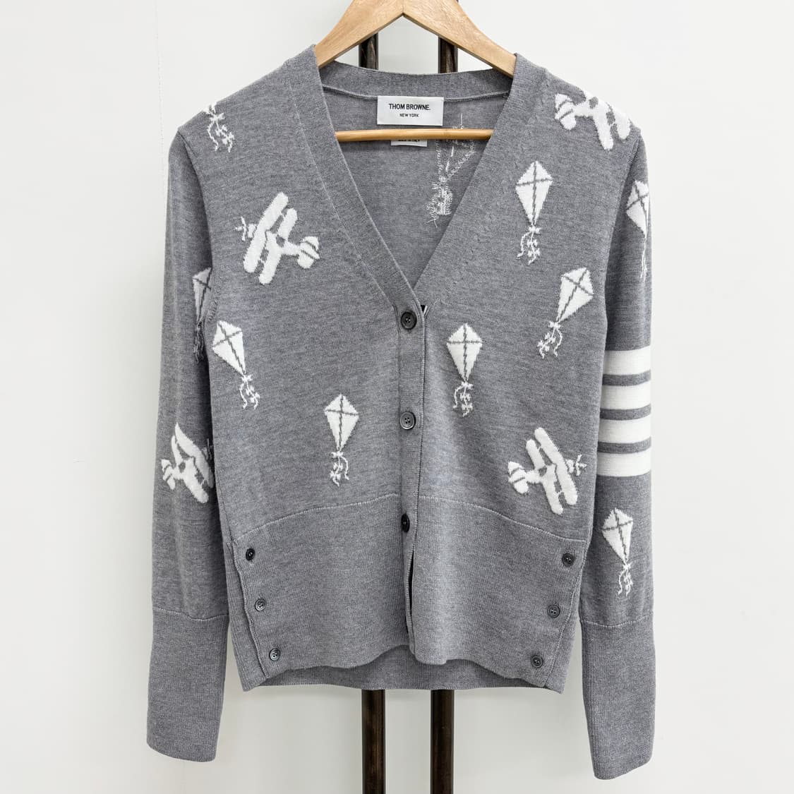 [38]톰브라운 사선완장 드롭 스카이 가디건 상품이미지1